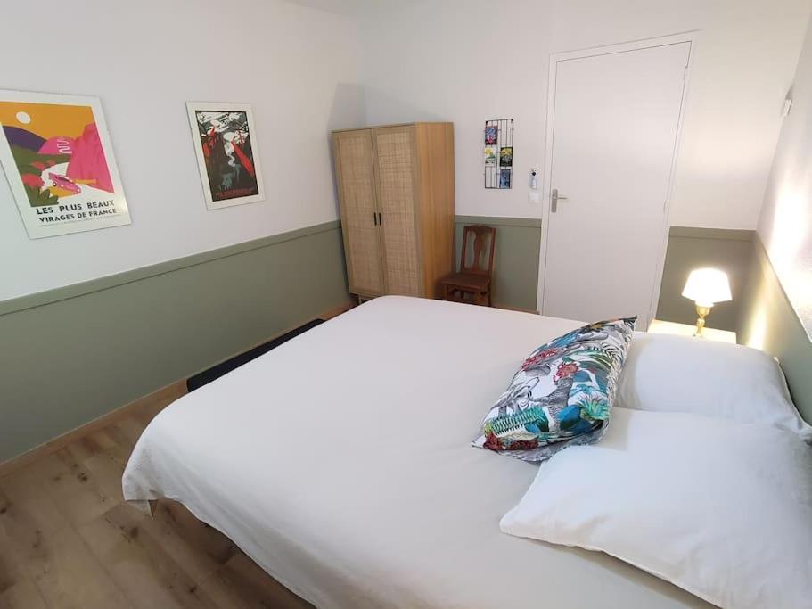 Grand Appartement Avec Jardin Bretenoux Eksteriør billede