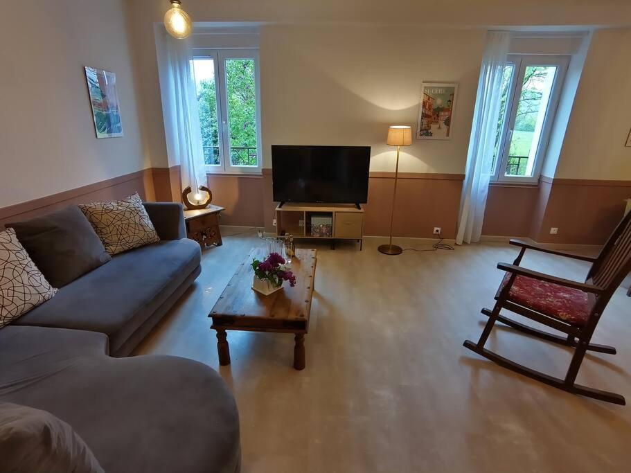 Grand Appartement Avec Jardin Bretenoux Eksteriør billede
