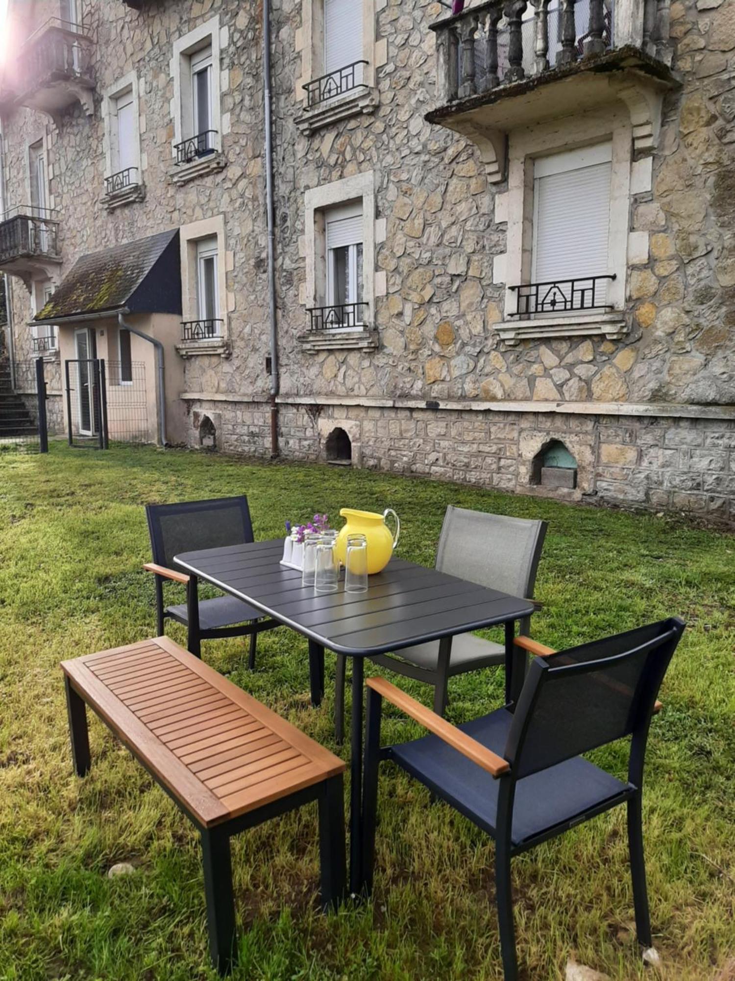 Grand Appartement Avec Jardin Bretenoux Eksteriør billede